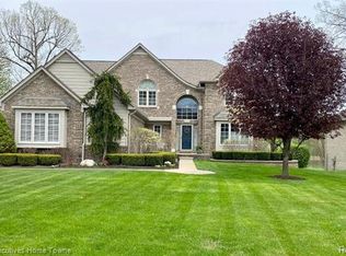 44002 Trillium Dr, Sterling Heights, MI 48314