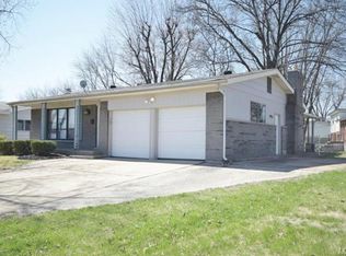 1860 Teakwood Manor Dr, Florissant, MO 63031