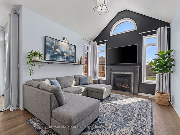 2nd image of 96 Redmond Cres