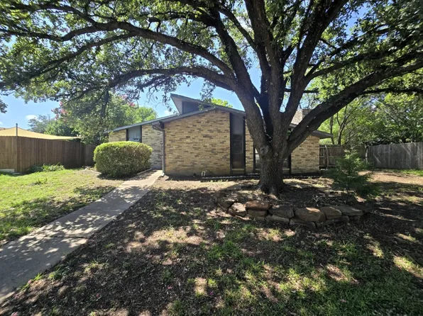 3701 Woodlawn Dr, Grand Prairie, TX 75052