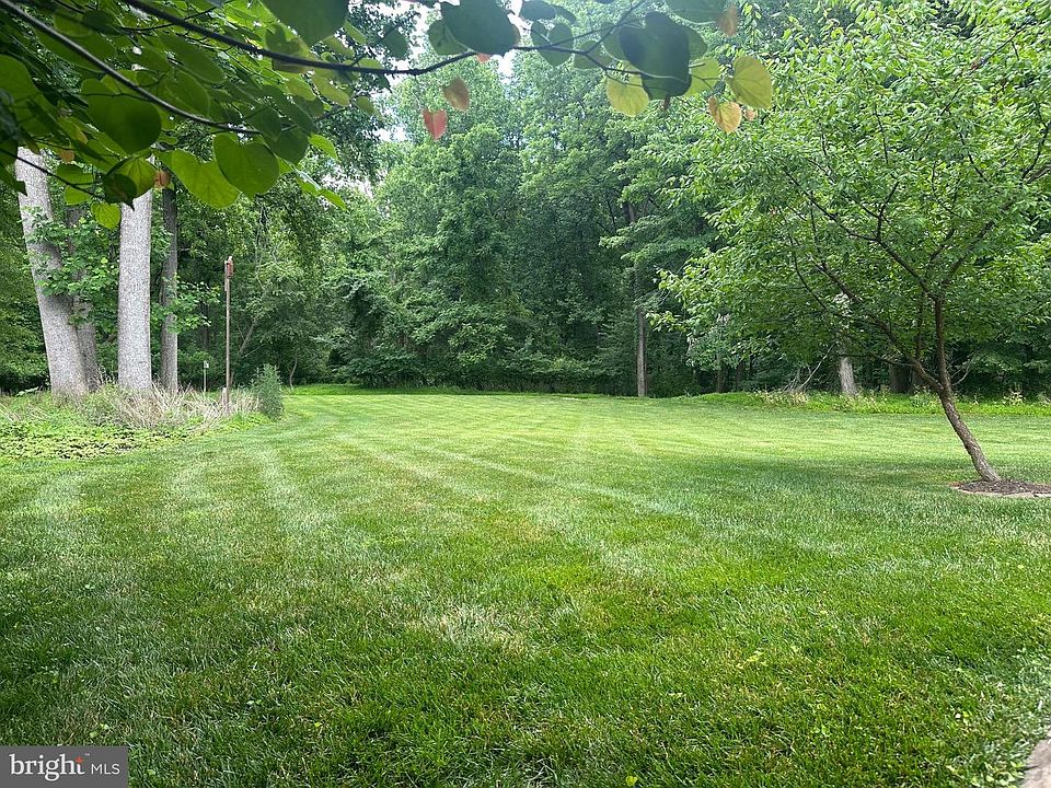 2nd image of 1701 Chatsworth Ct