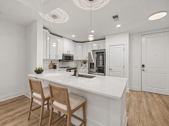4th image of 125 Pier View St Unit 206