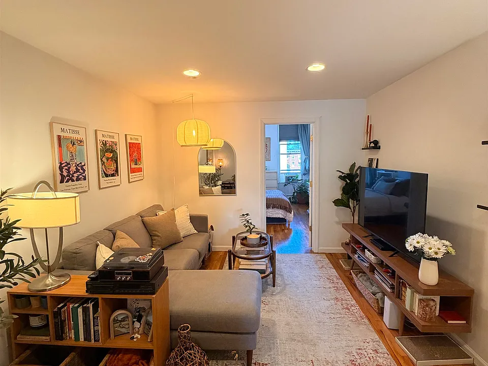 1038 Willow Ave #4