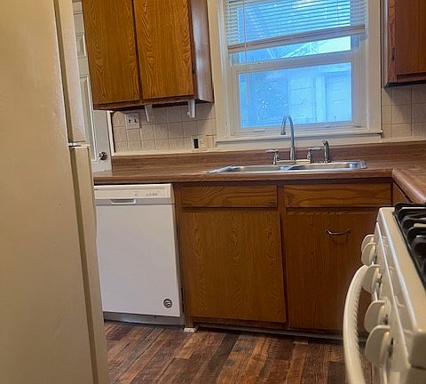 3rd image of 3743 S Tacoma Ave