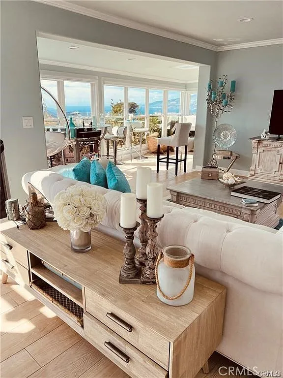 2 bed, 1600 sqft, $6,995 — Photo 1