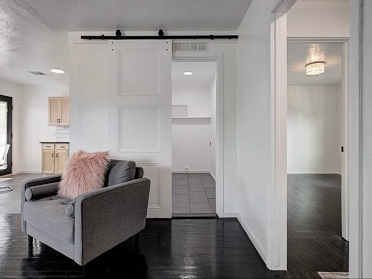 3041 W Eubanks St — Photo 5