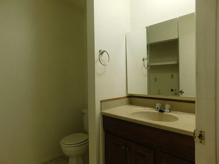 402 Dressell Dr — Photo 9