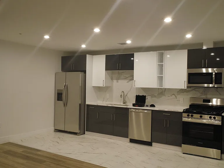 182 Carroll St #405 — Photo 2