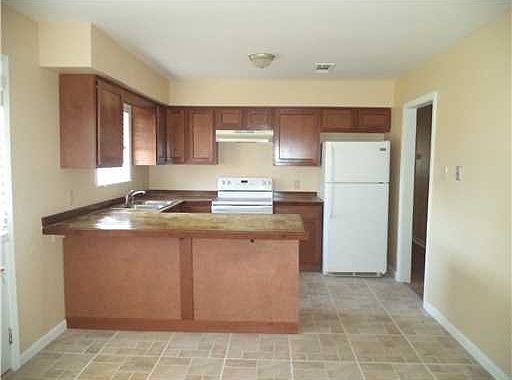 5th image of 19 Pembrook Cir