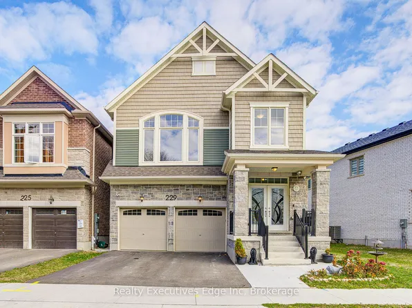 229 Forestwalk St, Kitchener, ON N2R 0T2