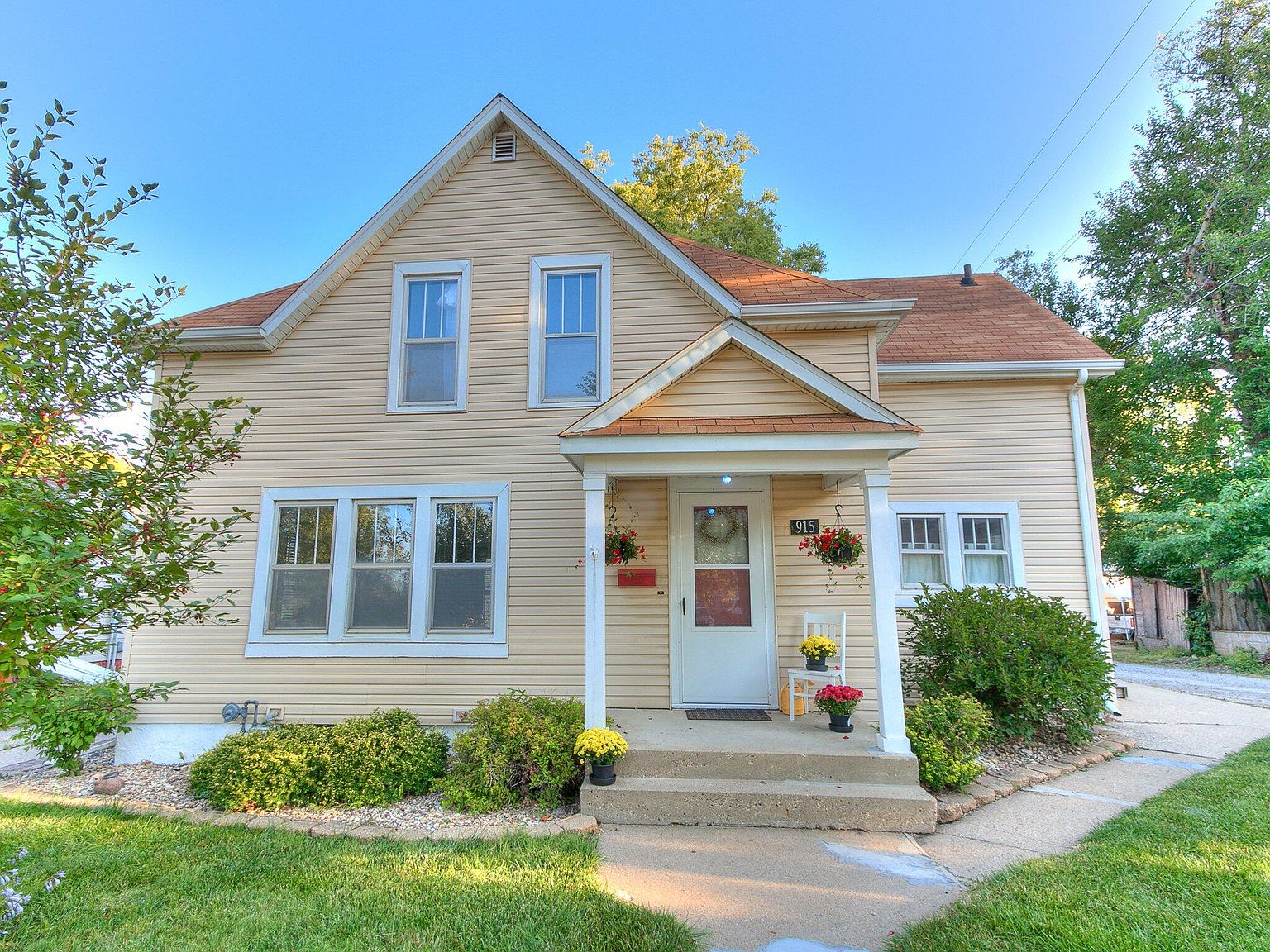 915 1st St, Boone, IA 50036 Zillow