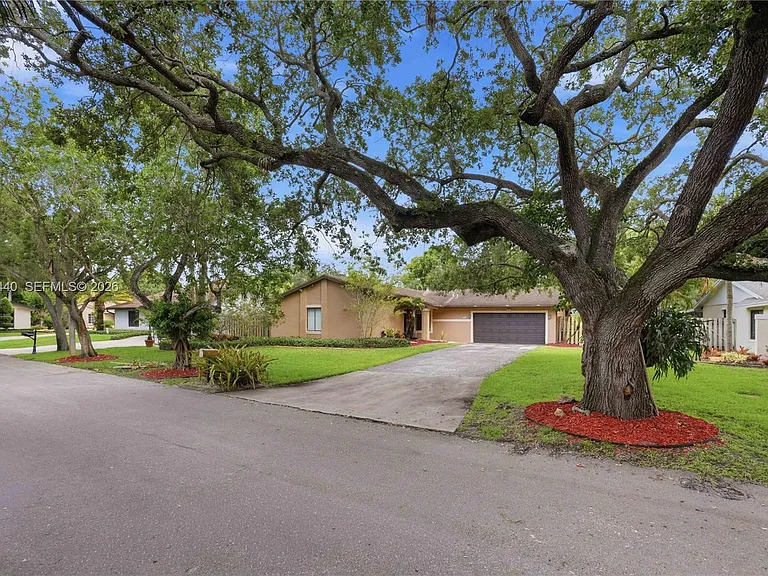 12106 Lymestone Way — Photo 35