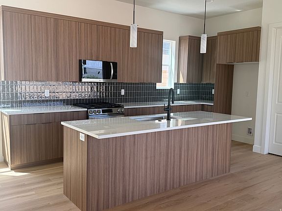 4th image of 478 W Avery Ln #628
