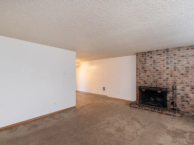 Farmington Oaks — Photo 4