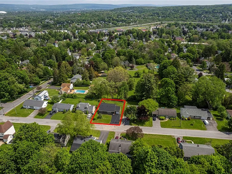 8 Terrace Hill Dr — Photo 9