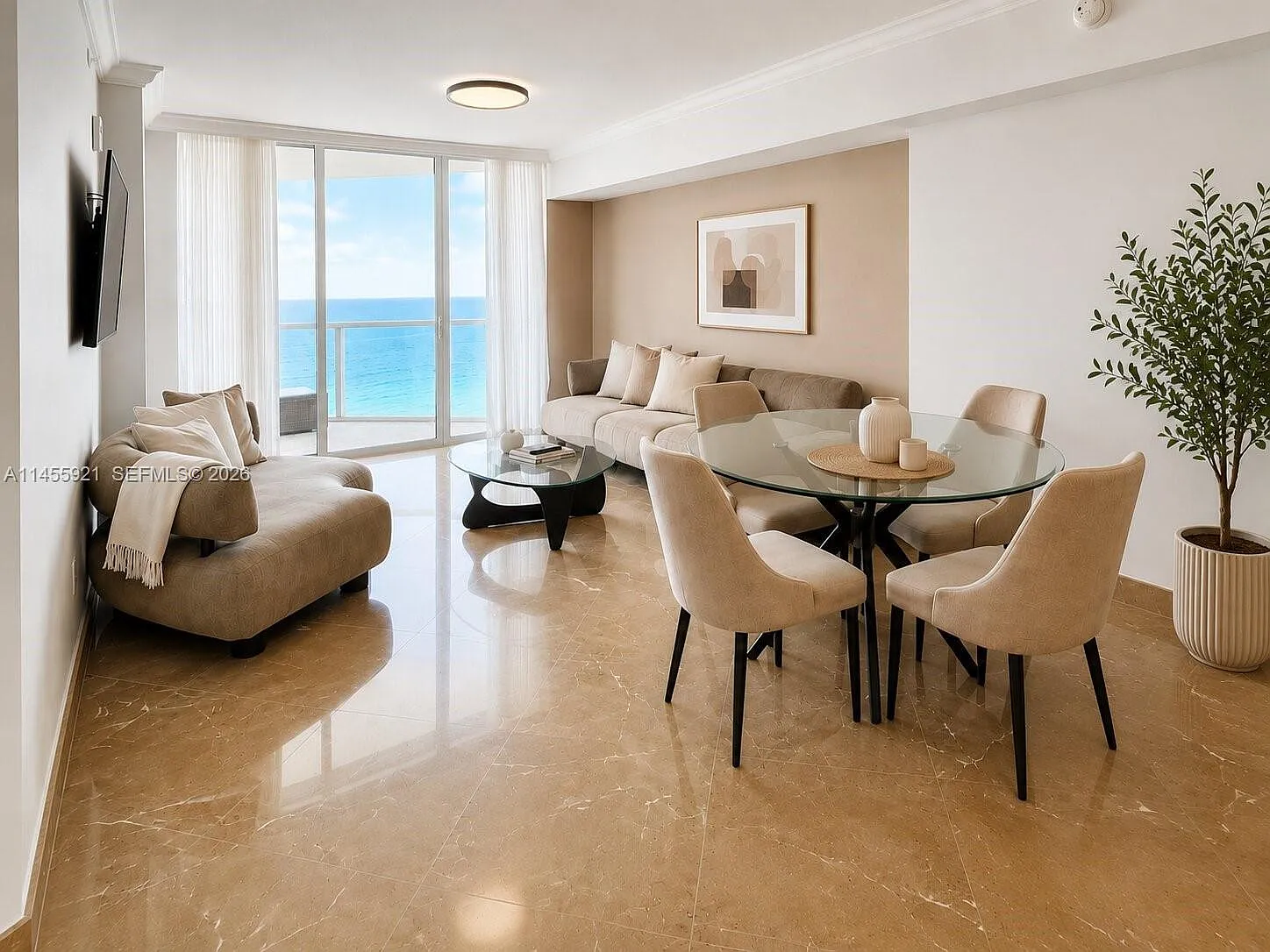 La Perla Condo — Photo 2