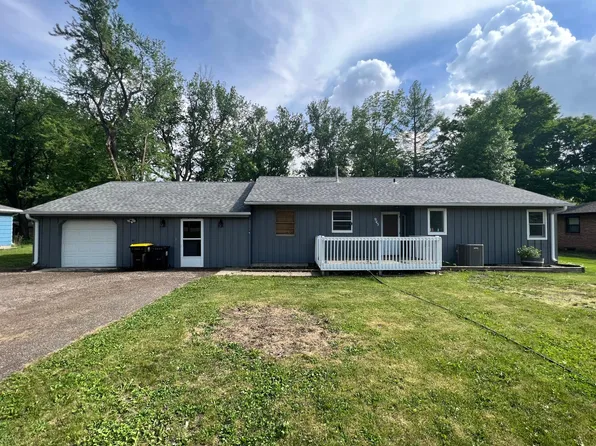 945 6th St, Windom, MN 56101
