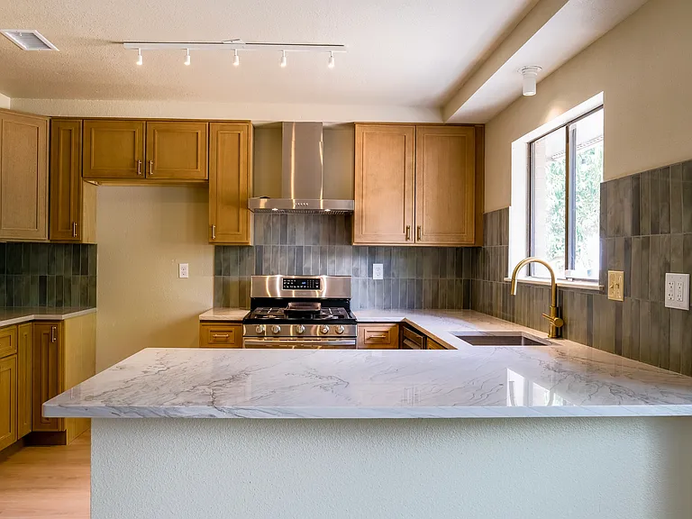 313 Renee Dr — Photo 1