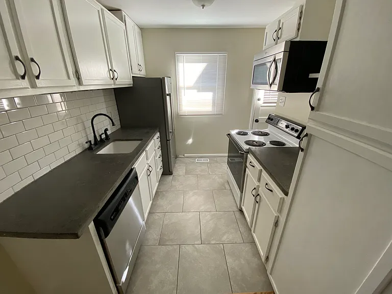 1472 E Redondo Ave — Photo 4