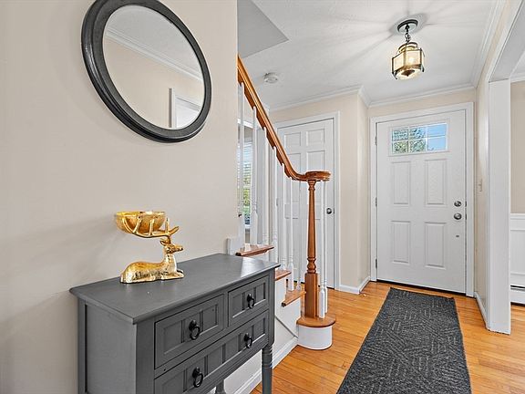 4th image of 18 Villanova Dr
