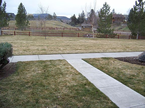 4th image of 1238 NE Littleton Ln