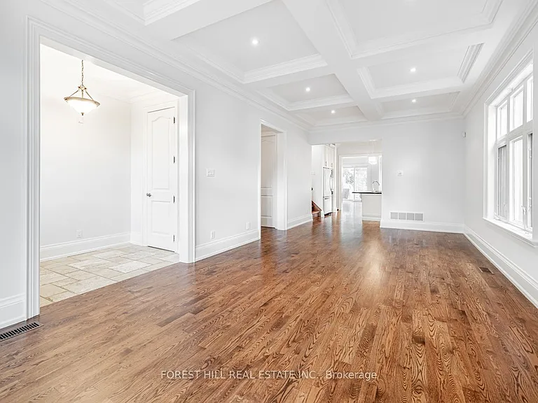 415 Deloraine Ave — Photo 10