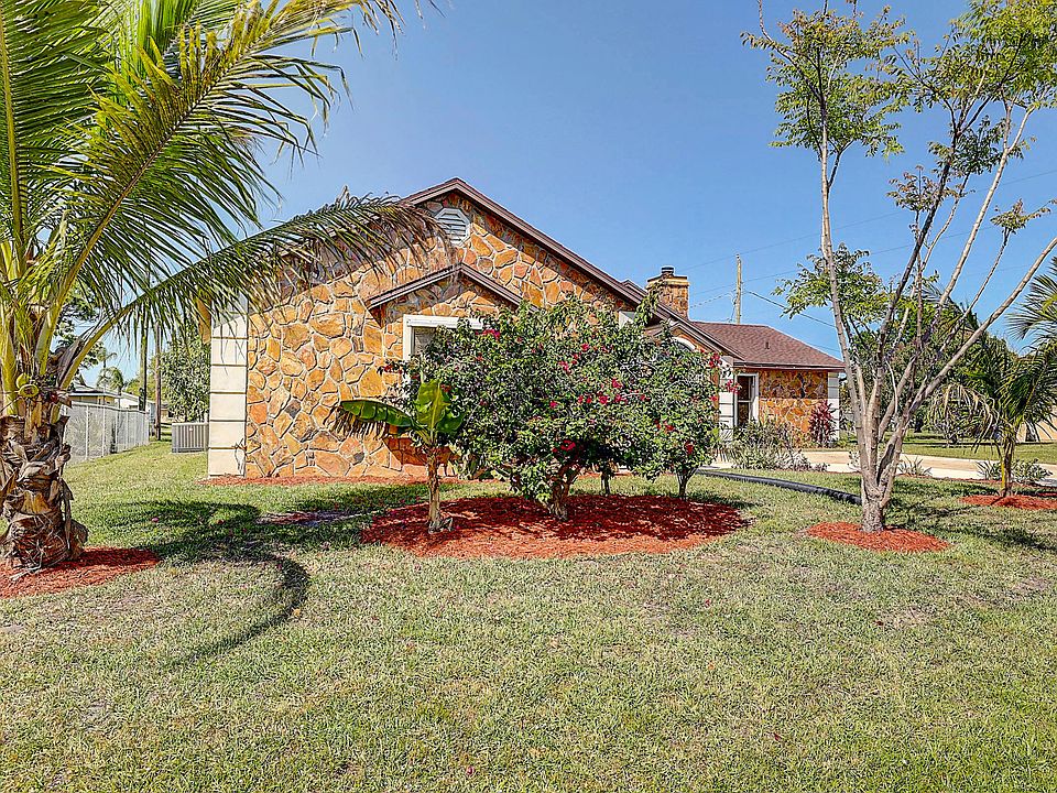 1st image of 1681 SE Minorca Ave