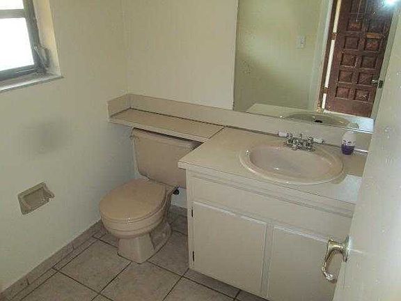 1/2 bathroom