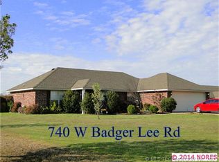 740 W Badger Lee Rd, Sallisaw, OK 74955