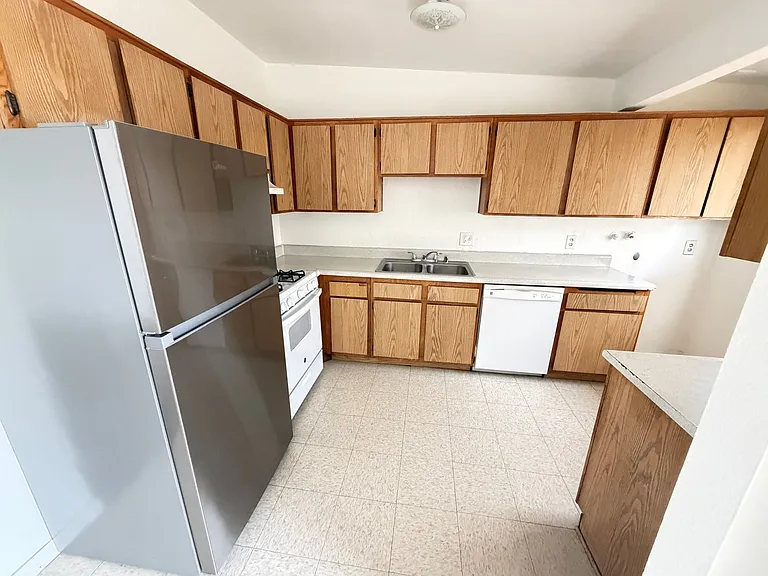 517 Palm Dr — Photo 5