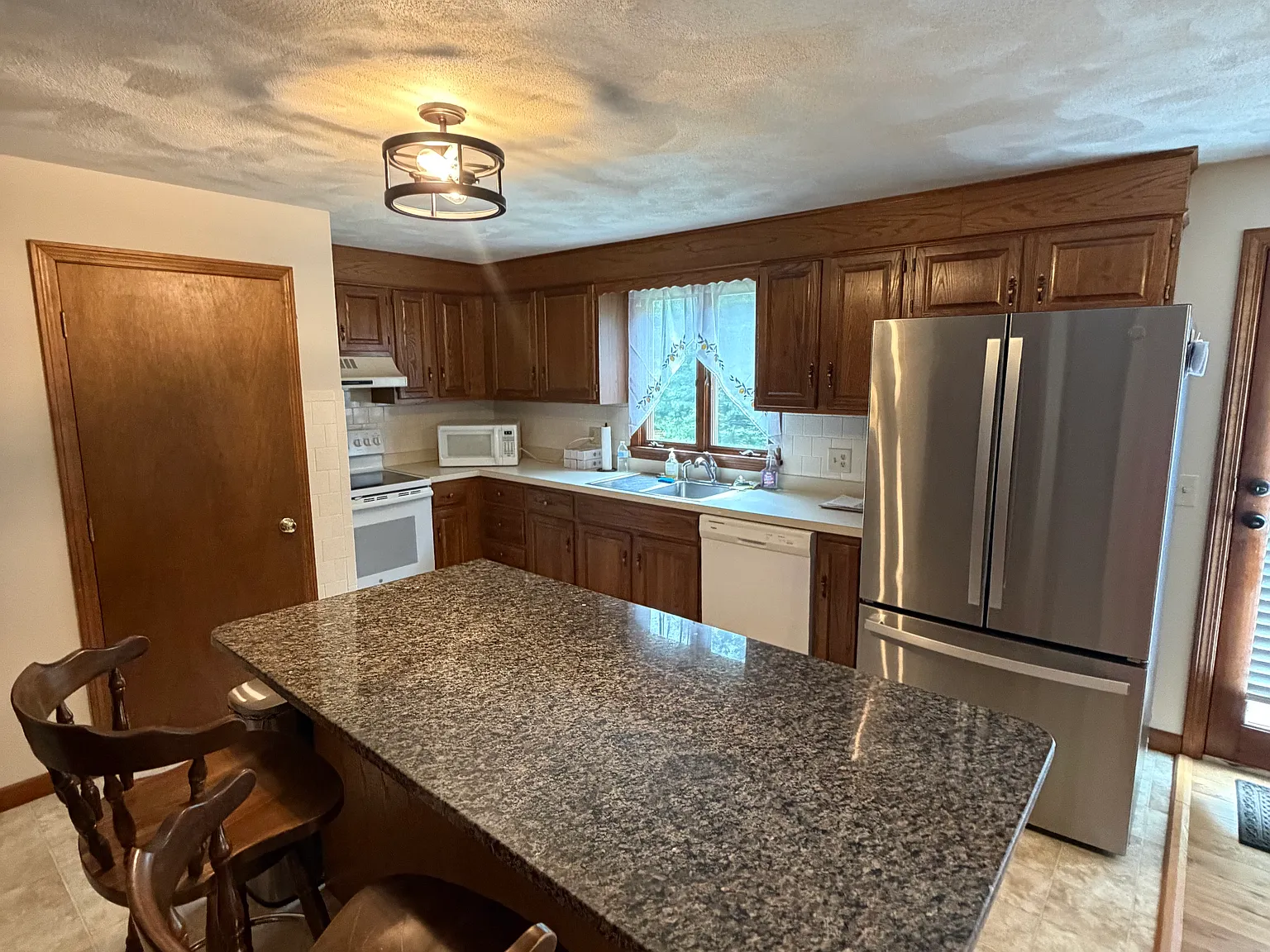 2 bed, 1.5 bath, 1450 sqft, $2,600 — Photo 4
