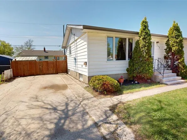 526 Pacific Ave, Selkirk, MB R1A 0P4