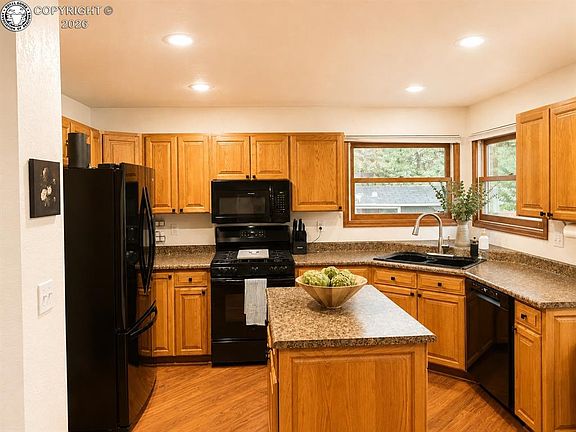 4th image of 840 Ridgewood Ct