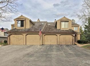 55 Waterview Ct, Lake Barrington, IL 60010