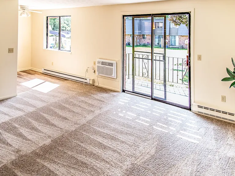 Sunny Studio Apartment With Patio