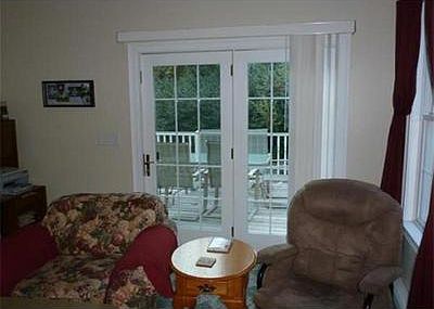 5th image of 160 Charlton St