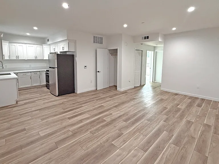 10934 Peach Grove St #201 — Photo 45