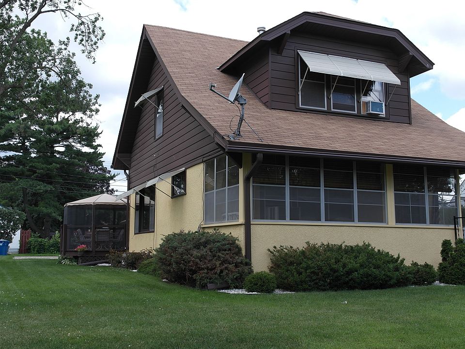 1st image of 629 12th Ave N