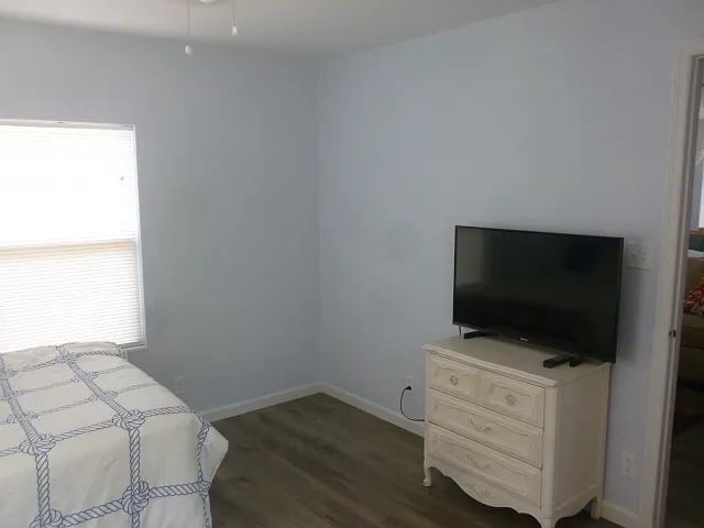 Front office/bed room