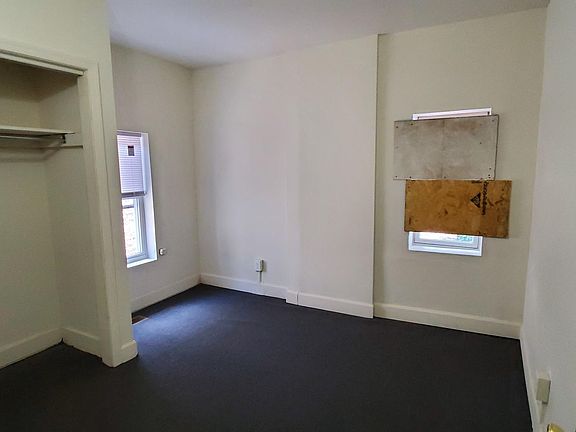 2nd image of 212 N Van Buren St