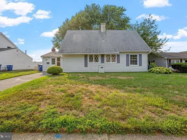 15 Pennant Ln, Willingboro, NJ 08046