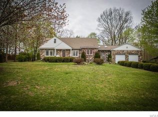 30 Mid Oaks St, Monroe, NY 10950