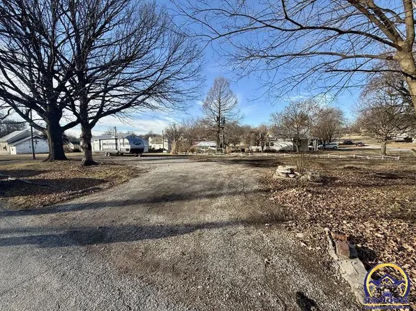 401 Kickapoo St, Hiawatha, KS 66434