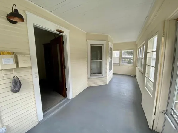 627 S Hale St Floor 2, Wheaton, IL 60187