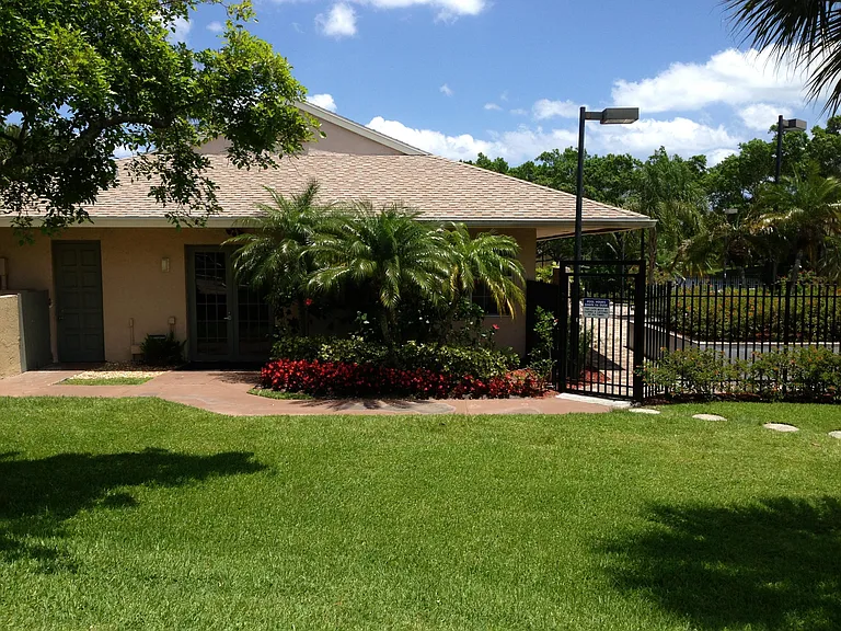 731 Cypress Ln #D — Photo 17