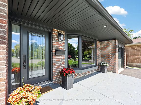 4th image of 52 Terra Cotta Cres