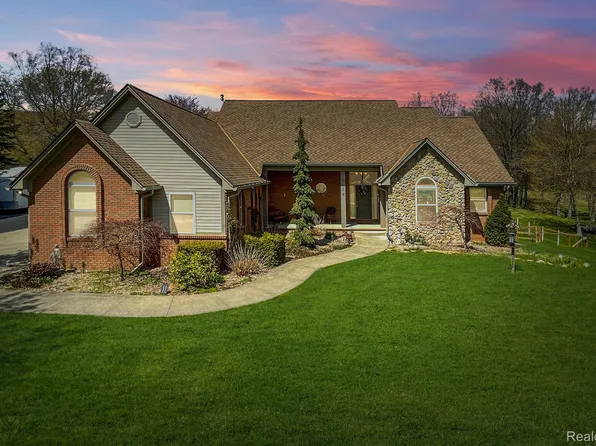 5775 Allison Ct, Oxford, MI 48371
