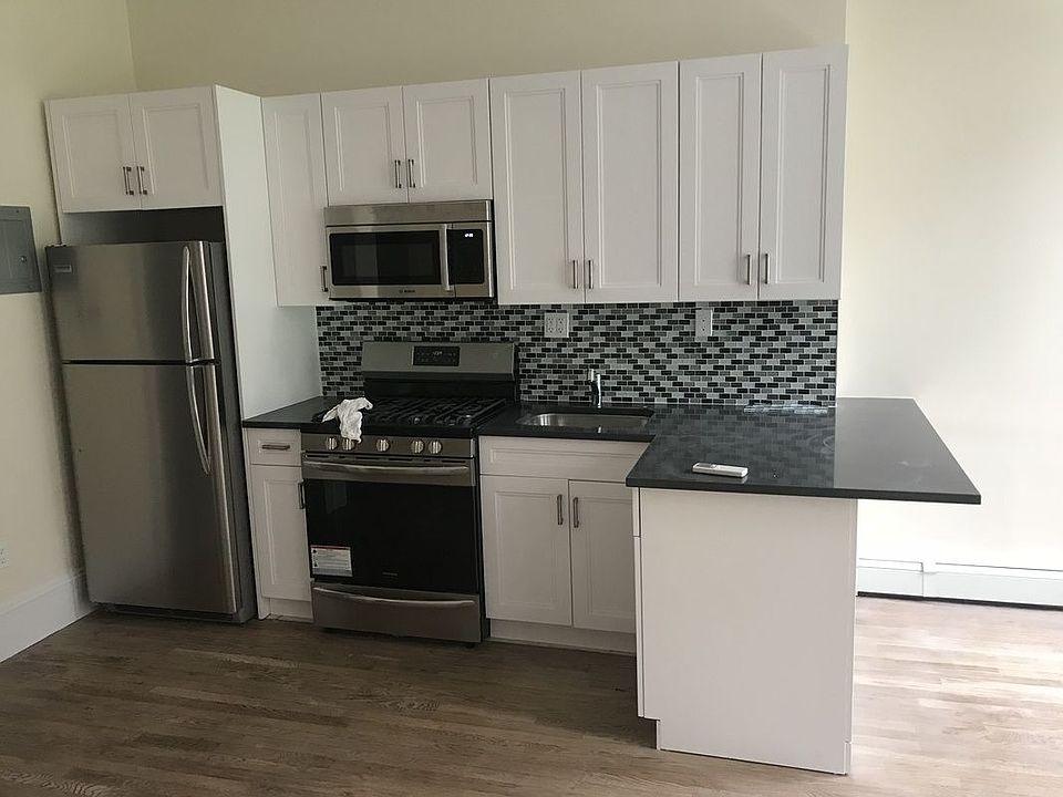 1st image of 266 W 136th St #3