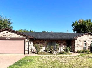 2213 Canary Dr, Ponca City, OK 74601