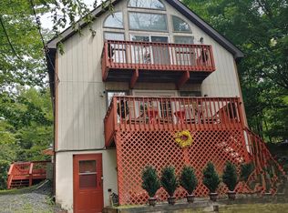 6 Crestview Rd, Lake Ariel, PA 18436